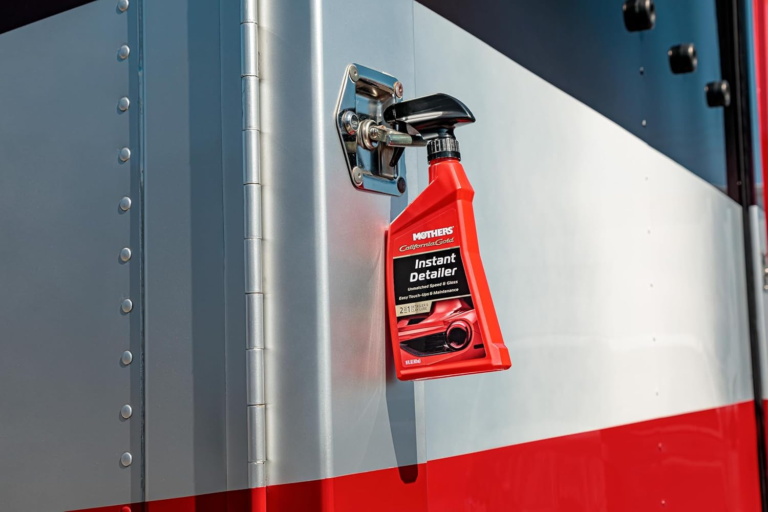 California Gold Instant Detailer, 16 Oz. – Removes Smudges, Dust & Fingerprints, Boosts Gloss & Slickness, Lubrication for Clay Bars, Quick Touch-Ups & Maintenance between Washes (08216)